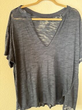 WE THE FREE Distressed Destroyed V Neck  Black Tshirt Size L